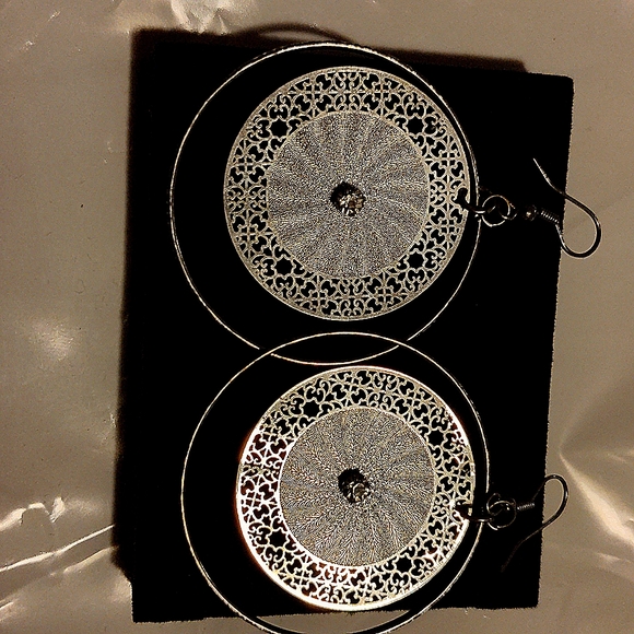 Earrings - Picture 1 of 2